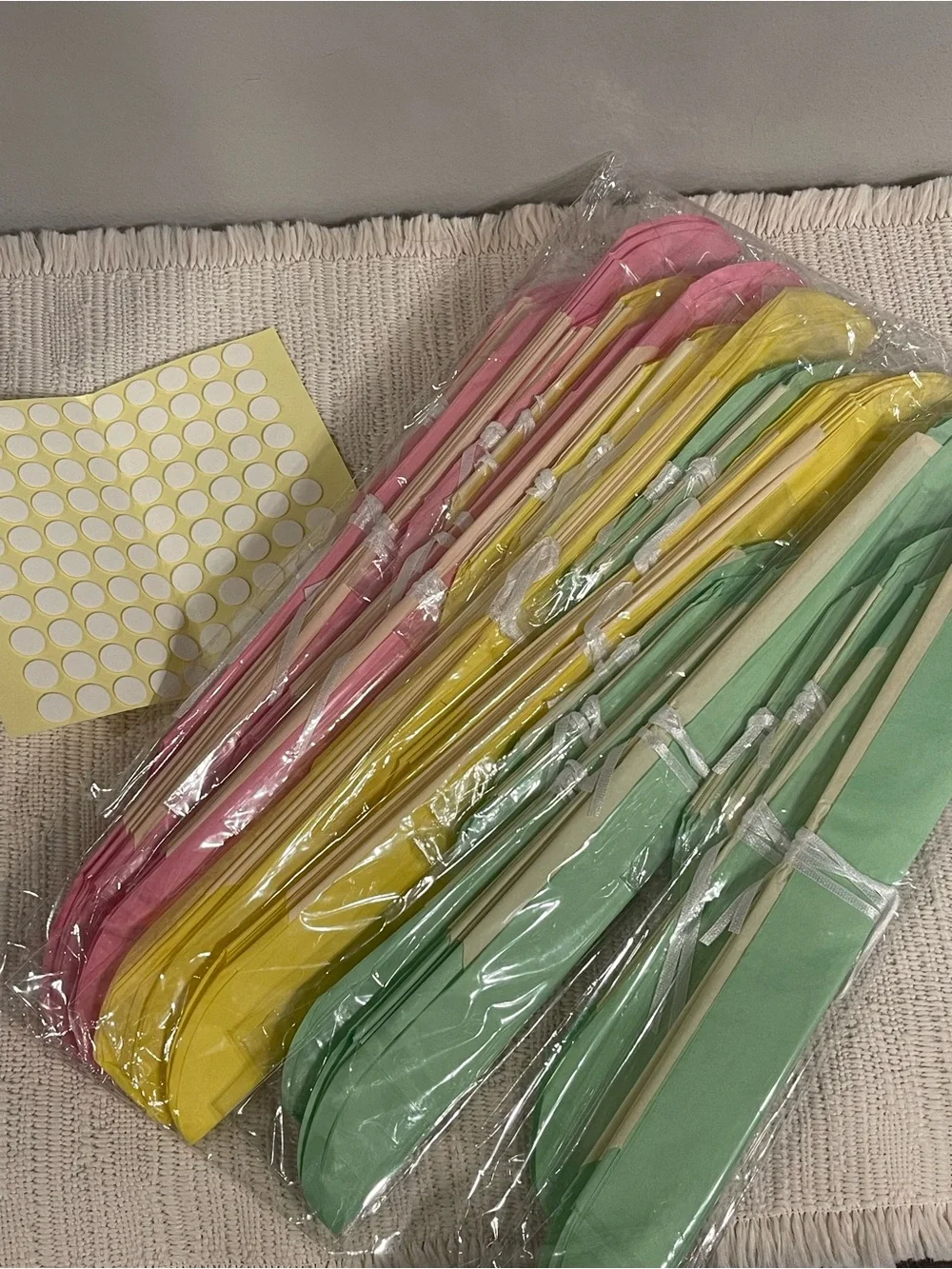 NWT Daisy Tissue Paper Pom-poms. 24 piece. Pink, Yellow, Green 🌺